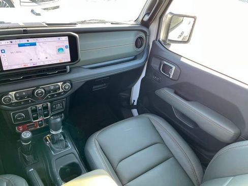 Certified 2025 Jeep Gladiator Mojave AWD/4WD image 15
