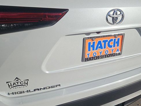 Used 2022 Toyota Highlander XLE image 7