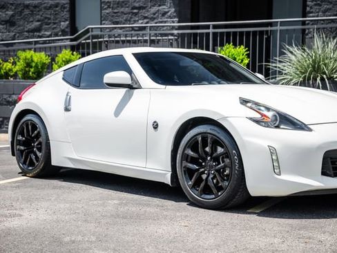 Used 2013 Nissan 370Z Coupe RWD image 33