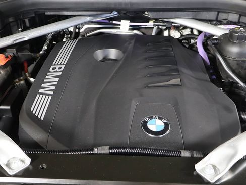 Used 2024 BMW X7 xDrive40i w/ Executive Package image 25