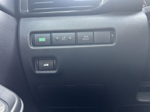 Used 2025 Nissan Sentra SV FWD image 12