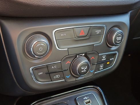 Used 2020 Jeep Compass Limited image 15