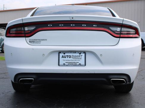 Used 2020 Dodge Charger SXT w/ Leather Interior Group RWD image 5