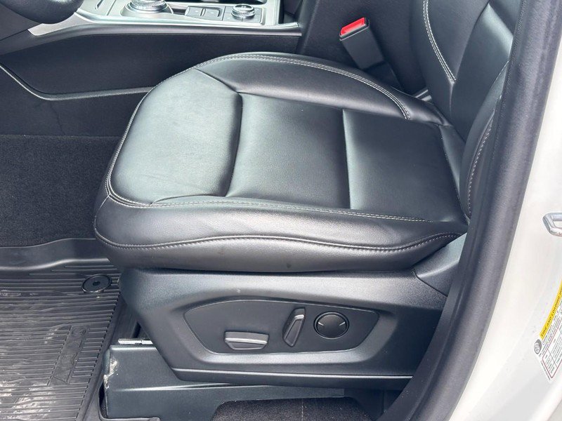 Certified 2024 Ford Explorer XLT w/ Equipment Group 202A AWD/4WD image 18