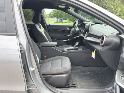 Used 2024 Chevrolet Trax RS w/ Driver Confidence Package FWD image 32