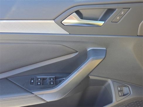 Used 2024 Volkswagen Jetta SE w/ Panoramic Sunroof Package image 30