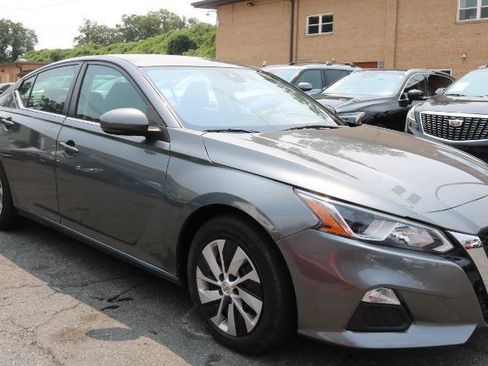 Used 2022 Nissan Altima 2.5 S FWD image 3