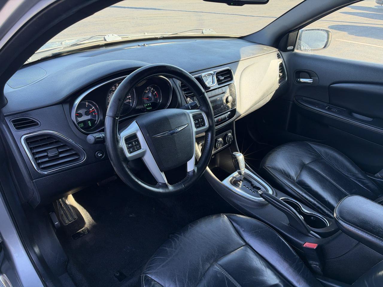 Used 2013 Chrysler 200 Limited FWD image 11