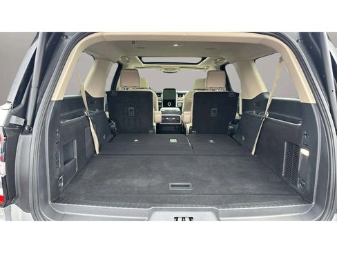 Used 2022 Ford Expedition Max Limited image 9