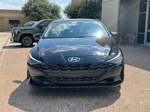 Used 2023 Hyundai Elantra SE FWD image 4