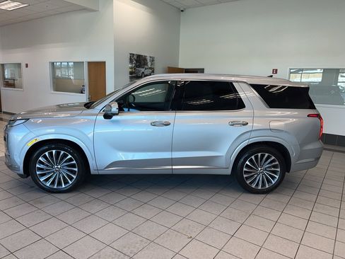 Used 2024 Hyundai Palisade Calligraphy image 6