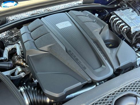 Certified 2026 Porsche Macan GTS AWD/4WD image 38
