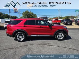 Used 2023 Ford Explorer XLT video 4
