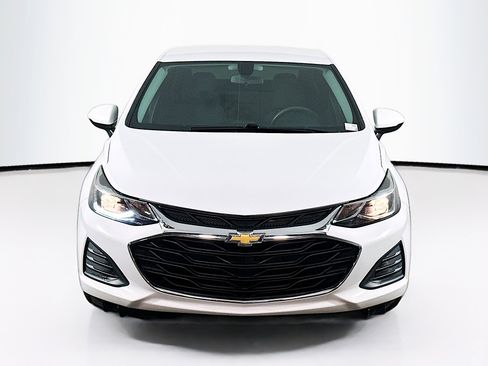 Used 2019 Chevrolet Cruze LT FWD image 2