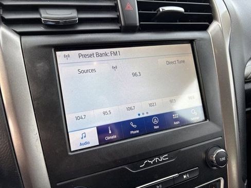 Used 2020 Ford Fusion SE image 21