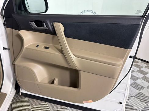 Used 2013 Toyota Highlander Plus image 14