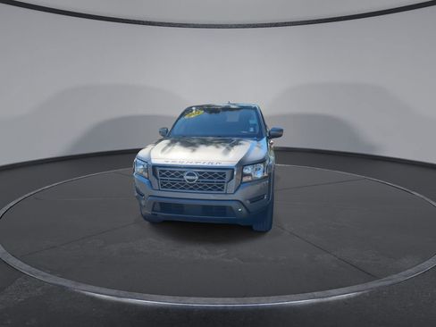 Used 2024 Nissan Frontier SV image 6