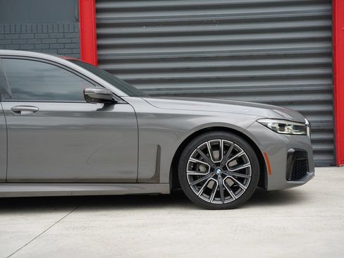 Used 2022 BMW 740i w/ M Sport Package RWD image 4