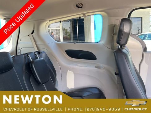 Used 2022 Chrysler Pacifica Touring-L FWD image 37