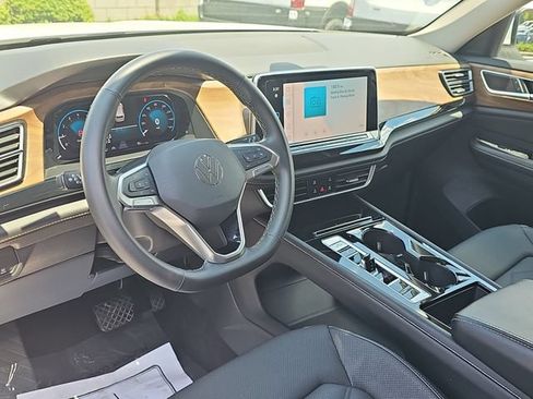 Used 2024 Volkswagen Atlas SE FWD image 18