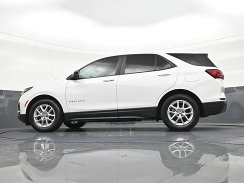 Used 2023 Chevrolet Equinox LS FWD image 29
