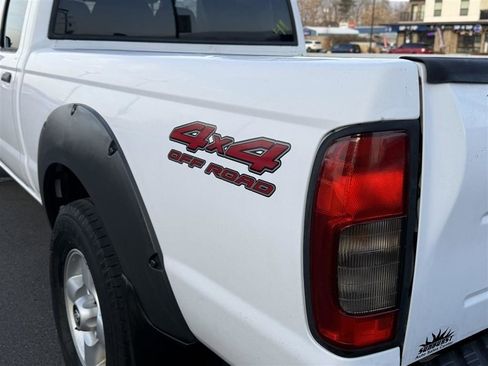 Used 2002 Nissan Frontier XE image 11