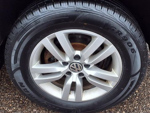 Used 2016 Volkswagen Tiguan S image 7