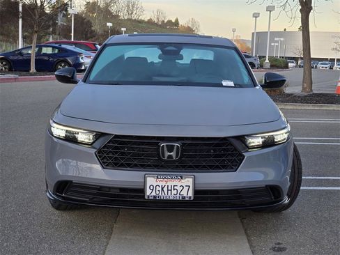 Used 2023 Honda Accord Sport image 2