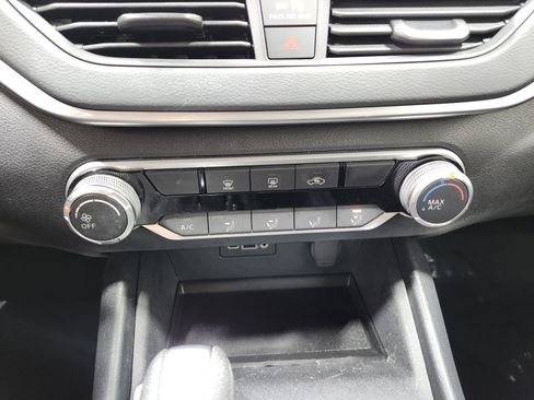 Used 2022 Nissan Altima 2.5 SV image 31