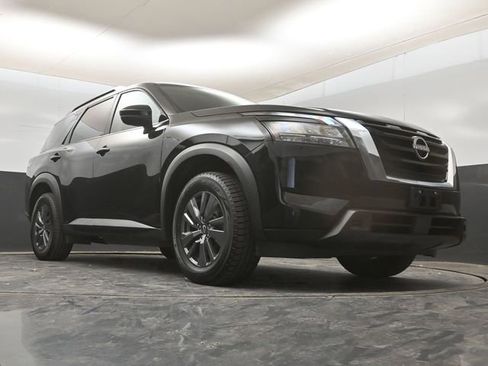 Used 2024 Nissan Pathfinder SV image 15