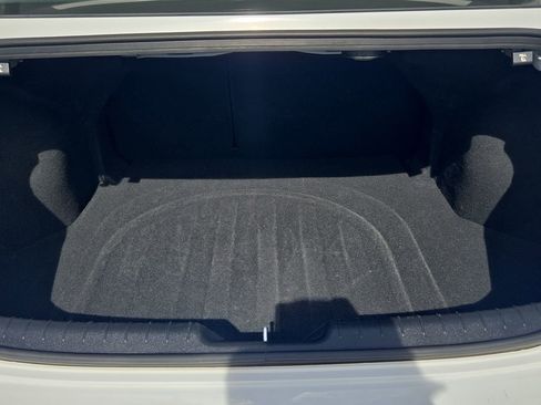 Used 2025 Hyundai Elantra Limited image 12