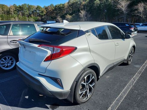 Used 2018 Toyota C-HR XLE image 3