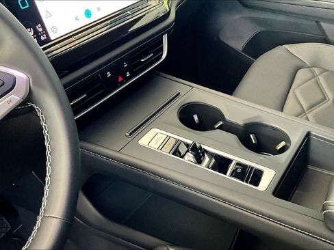 New 2026 Volkswagen Atlas SE FWD image 17