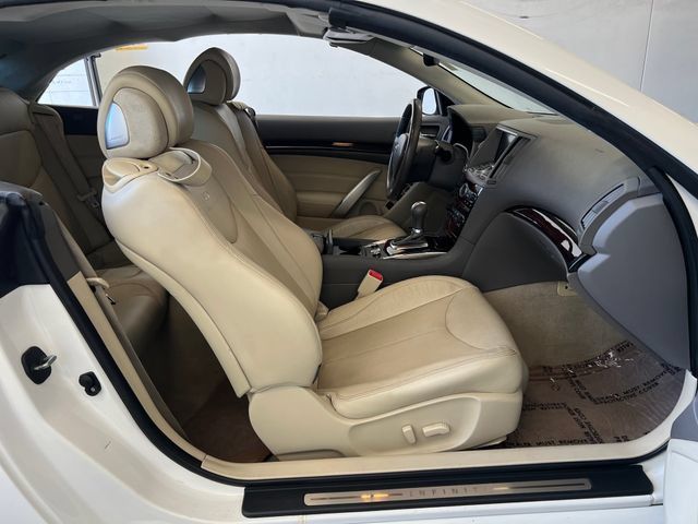 Used 2014 INFINITI Q60 Convertible w/ Premium Package RWD image 37