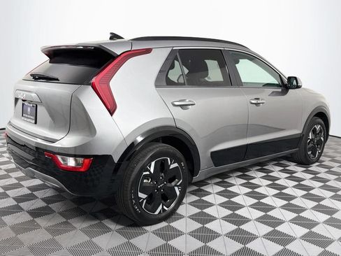Used 2025 Kia Niro Wind w/ Wind Preserve Package FWD image 25
