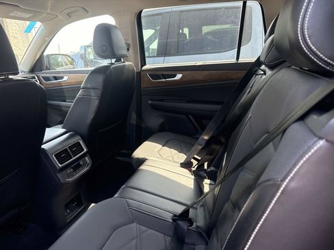 Used 2024 Volkswagen Atlas SE AWD/4WD image 7