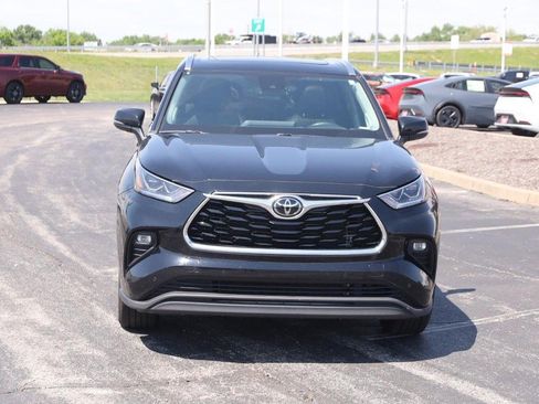Used 2023 Toyota Highlander Limited AWD/4WD image 4