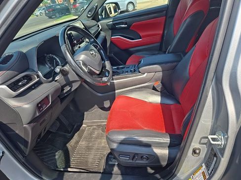 Used 2022 Toyota Highlander XSE image 12