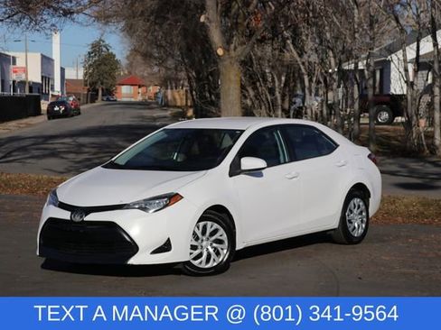 Used 2018 Toyota Corolla LE image 1