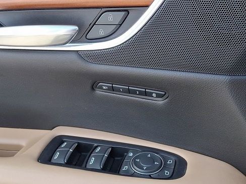 Used 2019 Cadillac XT5 Platinum image 23