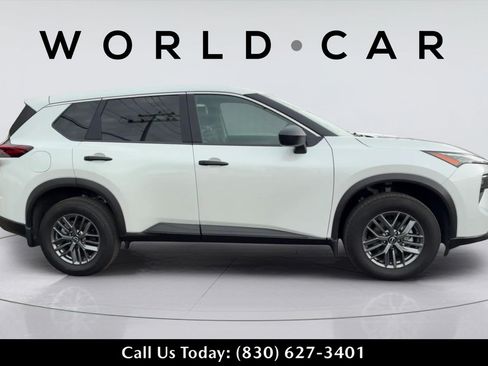 Used 2025 Nissan Rogue S FWD image 2