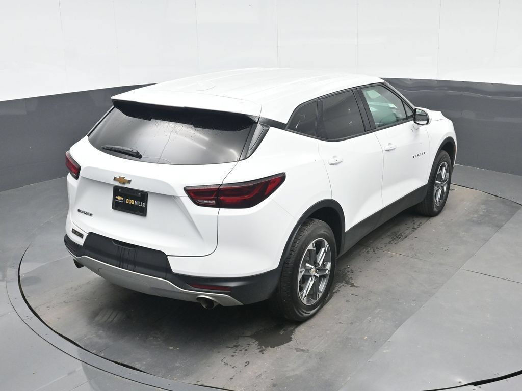Used 2025 Chevrolet Blazer LT FWD image 21