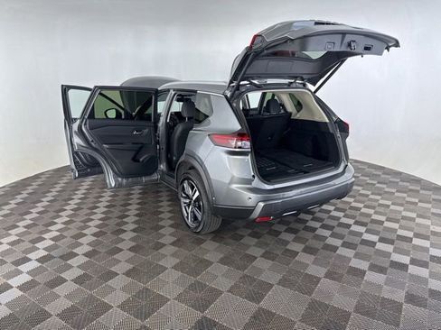 Used 2025 Nissan Rogue SL FWD image 16