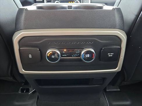 Used 2024 Ford Expedition XLT RWD image 17