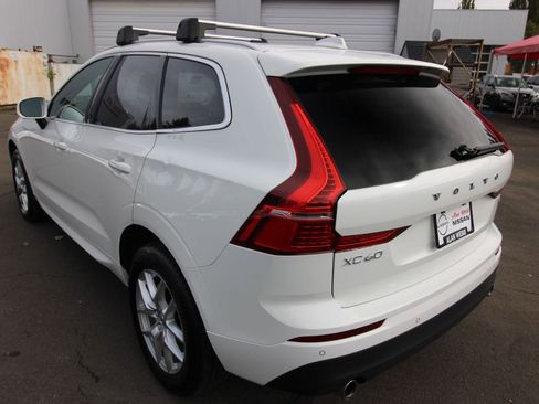 Used 2020 Volvo XC60 T5 Momentum image 3