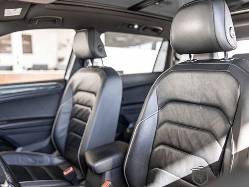 Used 2019 Volkswagen Tiguan SEL Premium image 19