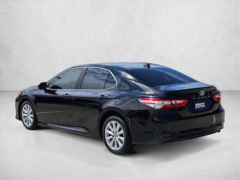 Used 2020 Toyota Camry LE FWD image 7