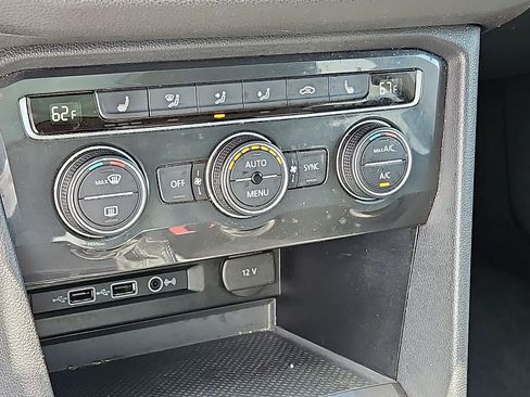 Used 2019 Volkswagen Tiguan SE FWD image 23