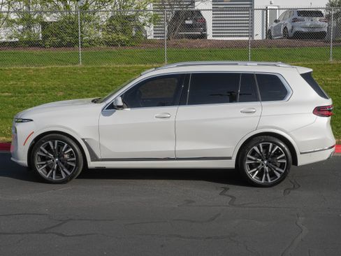 Used 2025 BMW X7 xDrive40i image 6