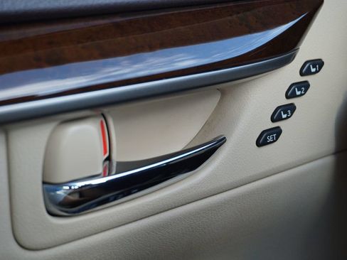 Used 2016 Lexus ES 350 w/ Premium Package w/Wood Trim FWD image 23